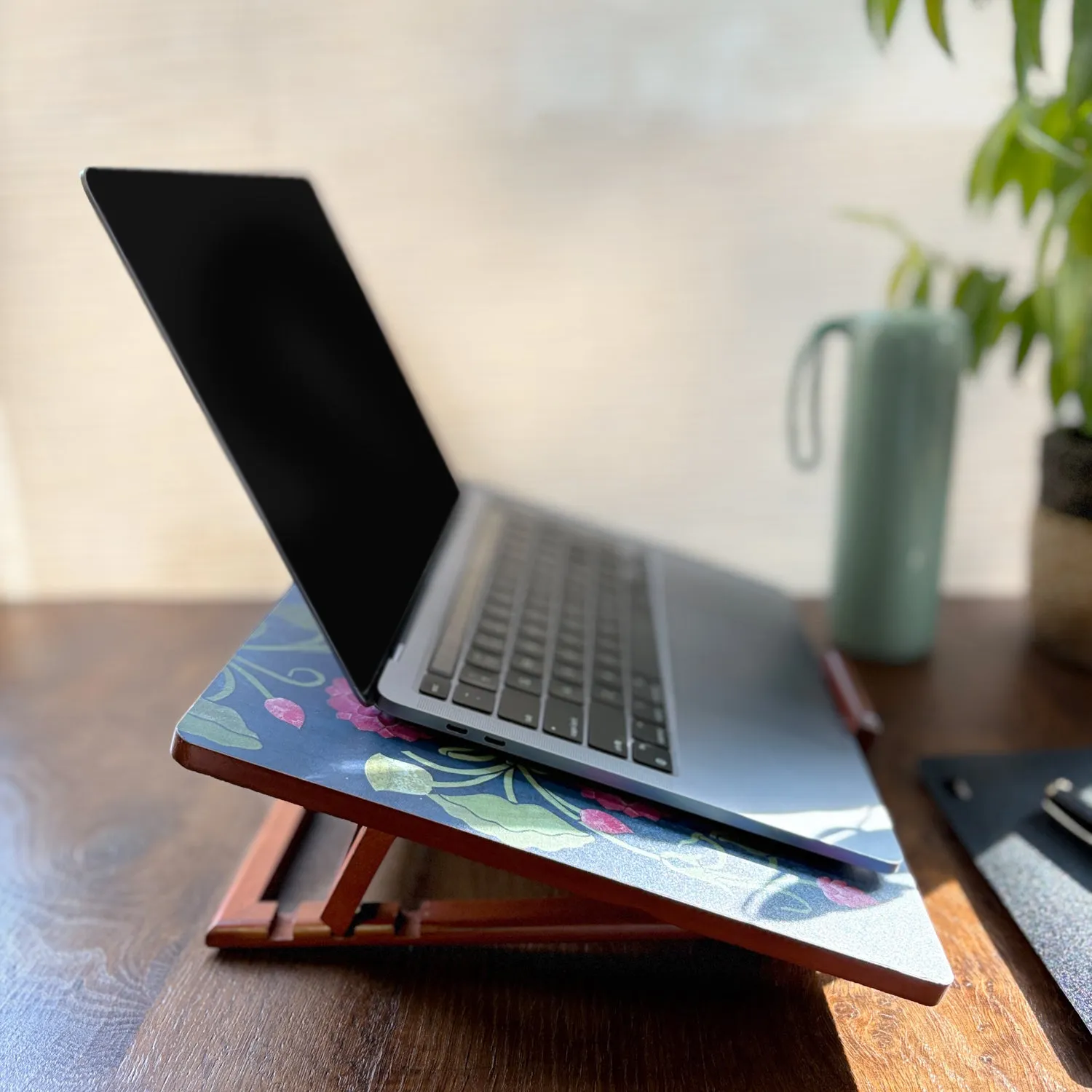 Lotus Jaal Laptop Stand