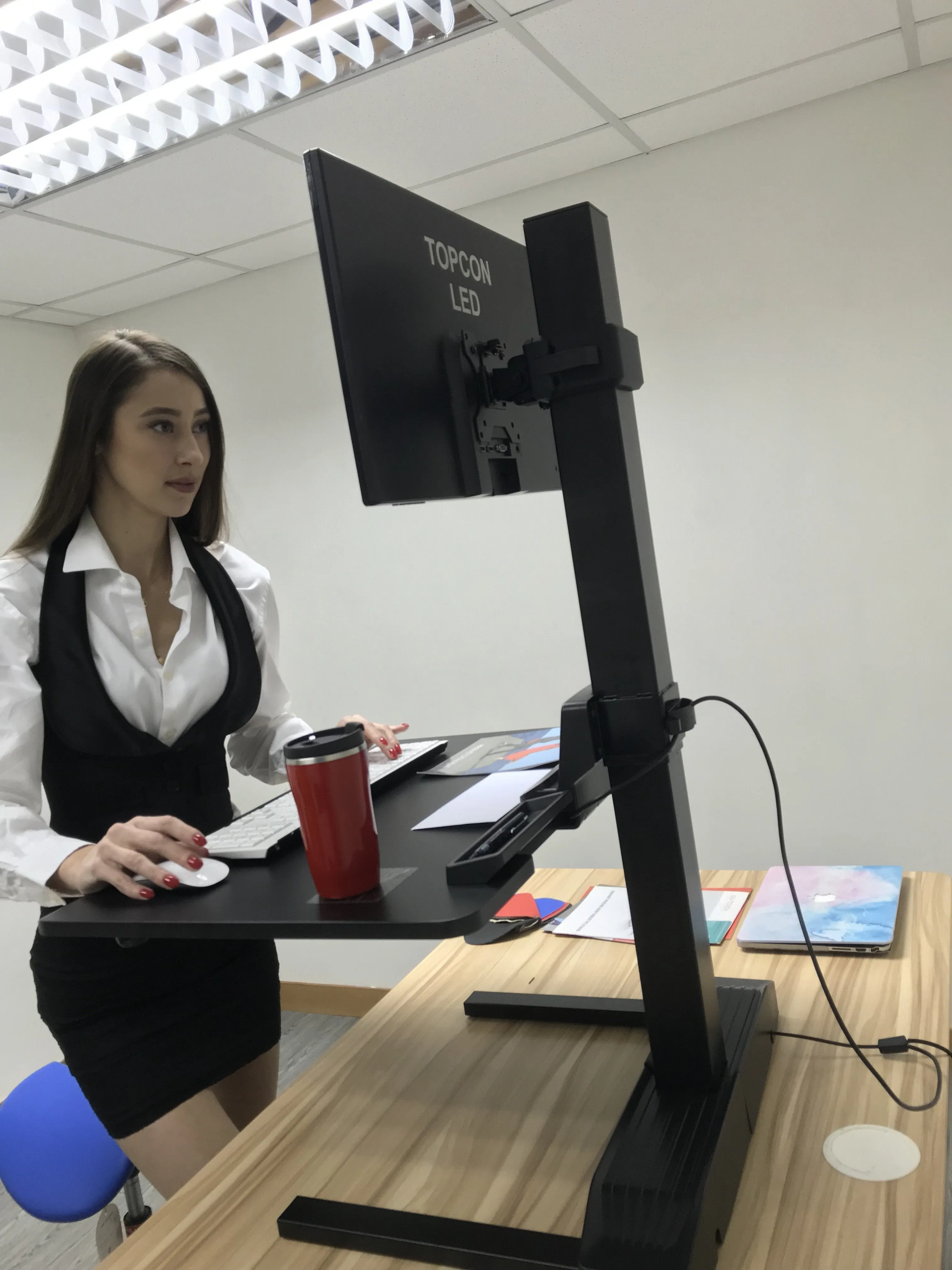 Single 17"-32" Monitor Mount Electric Ergonomic Height Adjustable Sit-Stand Desk Converter Workstation - Black
