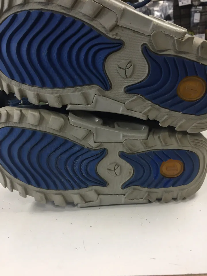 Used Burton MOTO White/Yellow/Blue Womens Size 6 .5Snowboard Boots